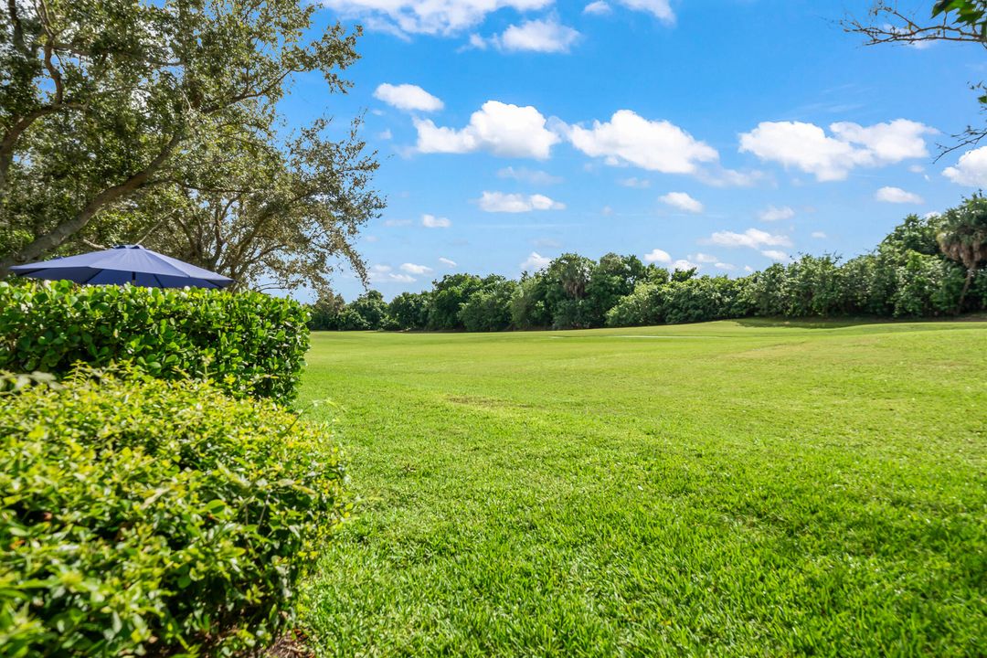 For Sale: $650,000 (3 beds, 2 baths, 1977 Square Feet)