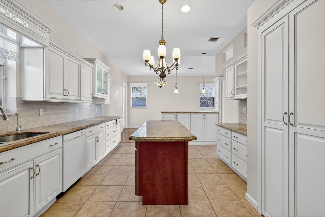 For Sale: $474,900 (2 beds, 2 baths, 1971 Square Feet)