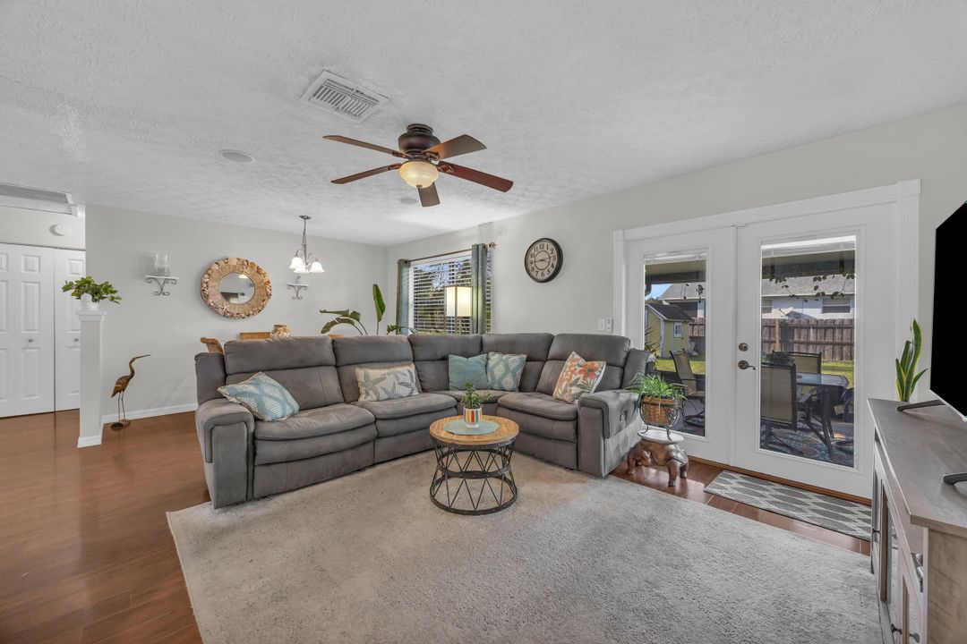 Active With Contract: $279,000 (3 beds, 2 baths, 1242 Square Feet)