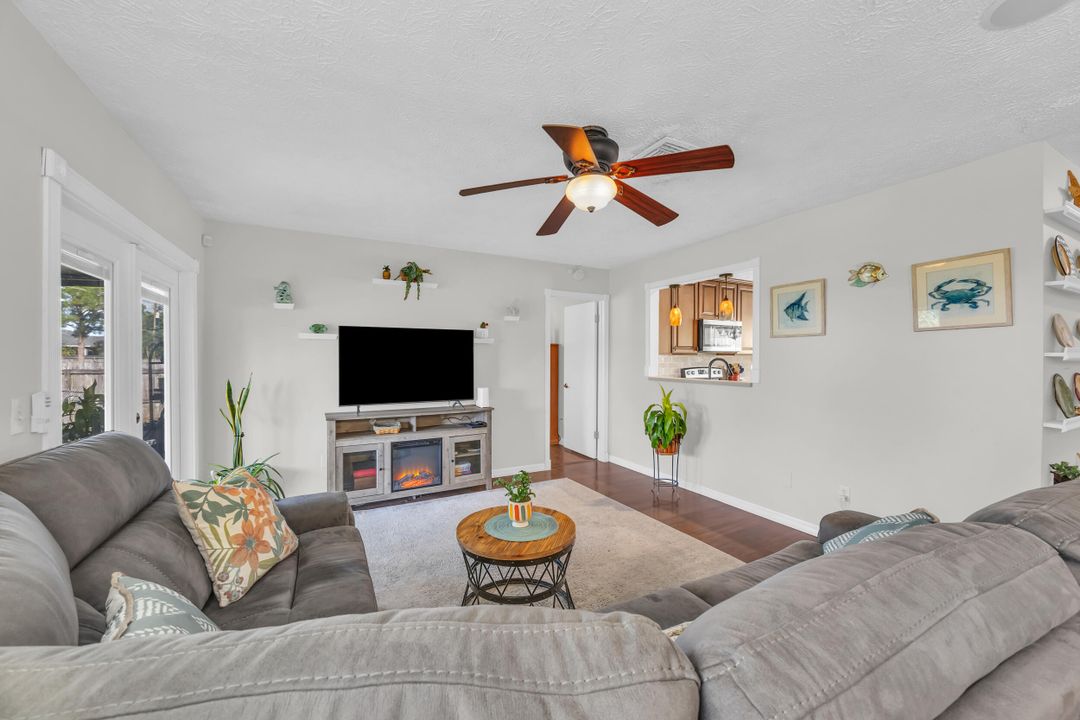 Active With Contract: $279,000 (3 beds, 2 baths, 1242 Square Feet)