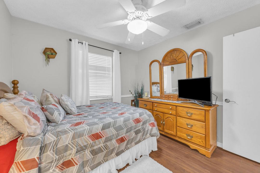 Active With Contract: $279,000 (3 beds, 2 baths, 1242 Square Feet)
