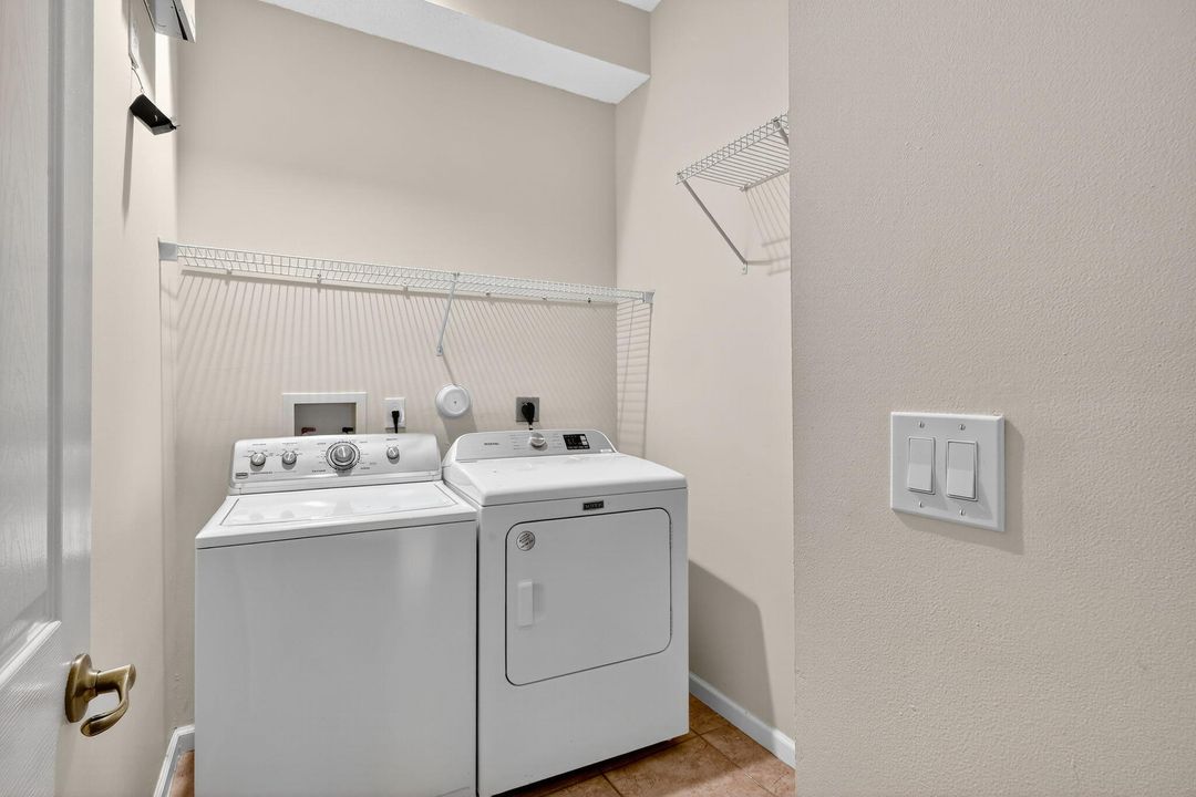 For Sale: $474,900 (2 beds, 2 baths, 1971 Square Feet)