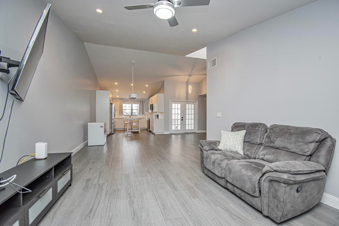 For Sale: $689,000 (3 beds, 2 baths, 1578 Square Feet)