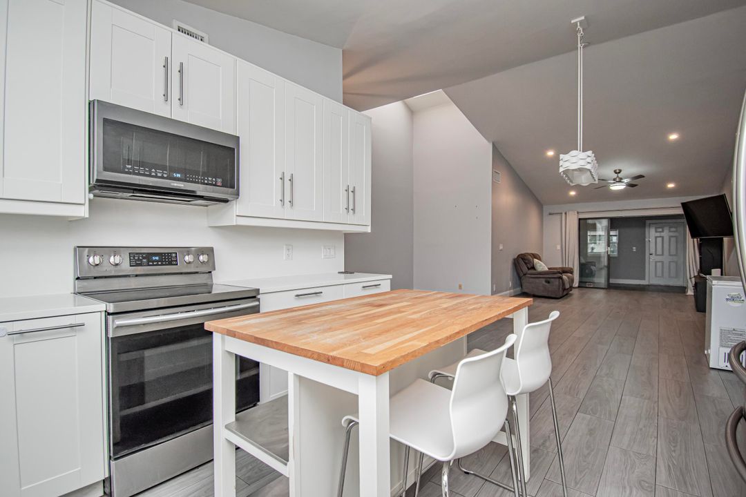 For Sale: $689,000 (3 beds, 2 baths, 1578 Square Feet)
