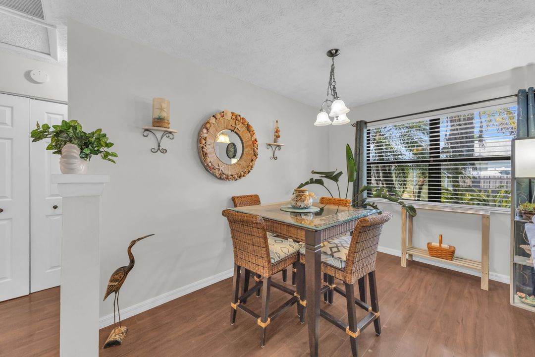 Active With Contract: $279,000 (3 beds, 2 baths, 1242 Square Feet)