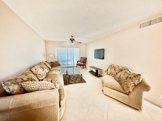 For Rent: $1,800 (2 beds, 2 baths, 1198 Square Feet)