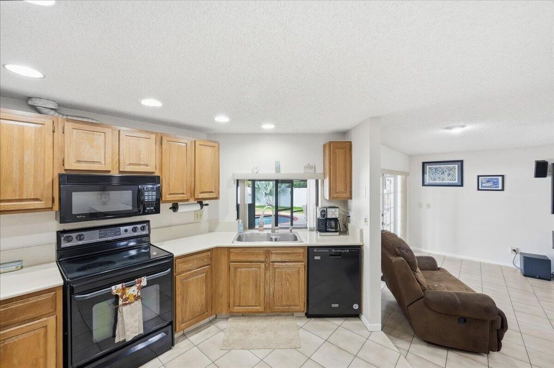 Active With Contract: $695,494 (3 beds, 2 baths, 1960 Square Feet)