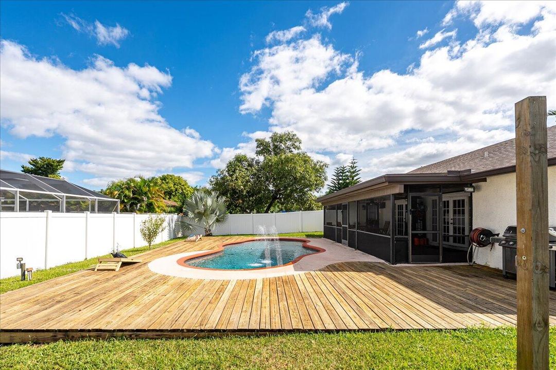 Active With Contract: $695,494 (3 beds, 2 baths, 1960 Square Feet)