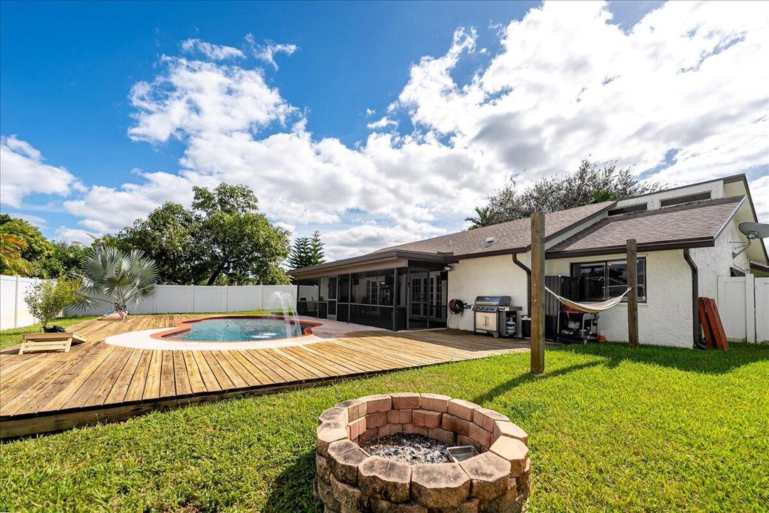 Active With Contract: $695,494 (3 beds, 2 baths, 1960 Square Feet)