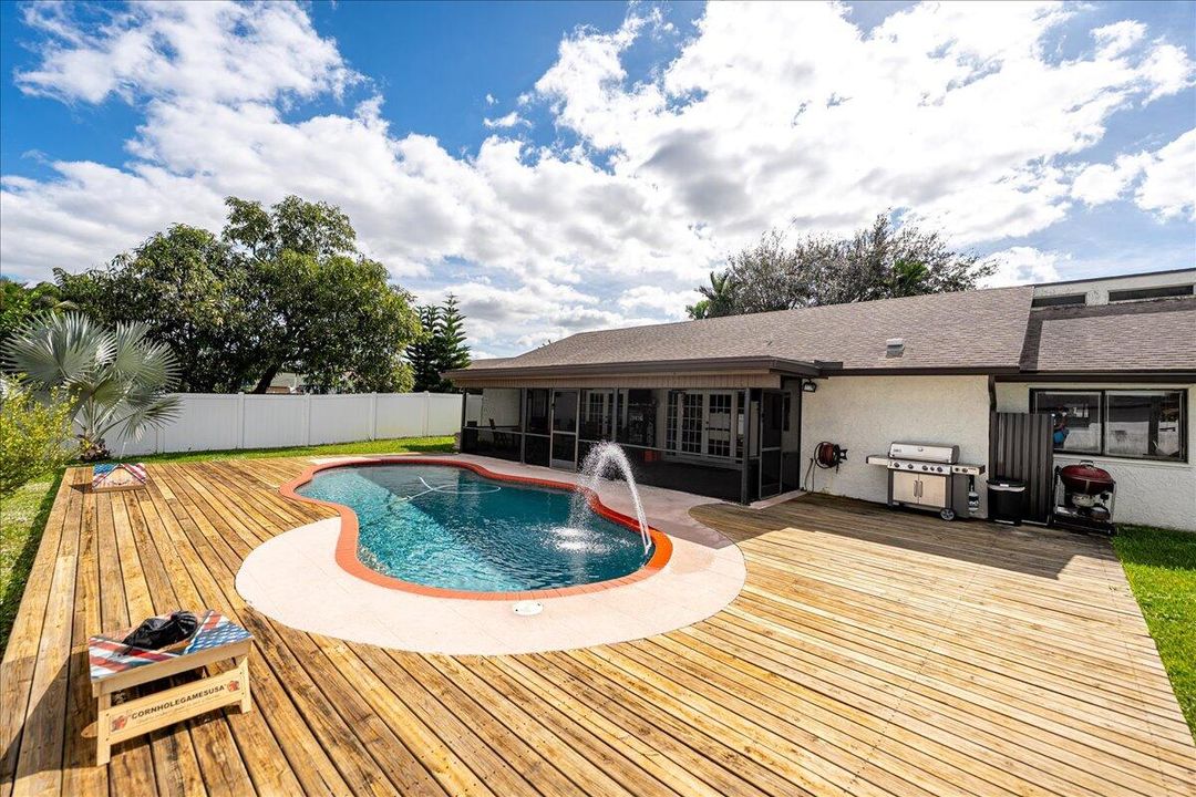 Active With Contract: $695,494 (3 beds, 2 baths, 1960 Square Feet)