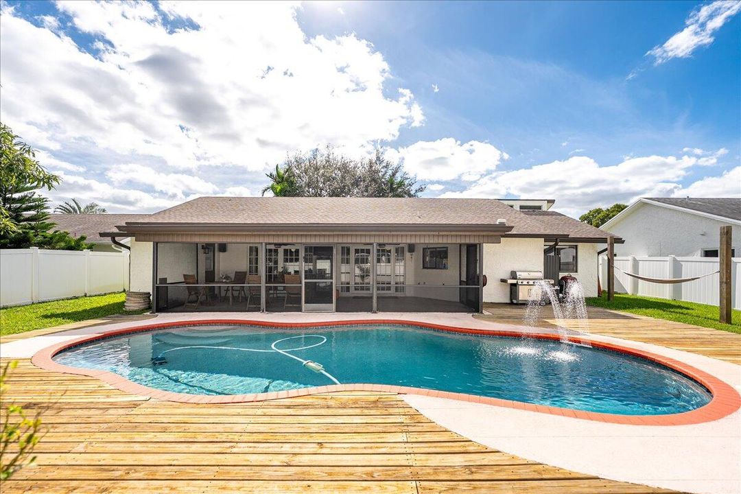 Active With Contract: $695,494 (3 beds, 2 baths, 1960 Square Feet)