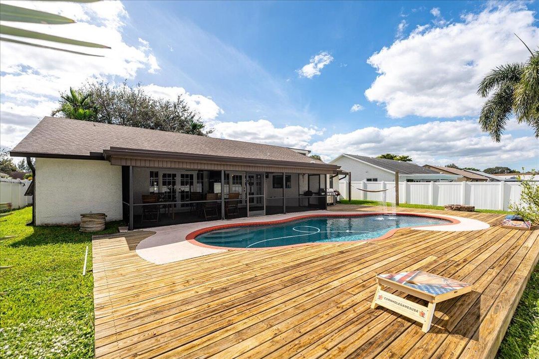 Active With Contract: $695,494 (3 beds, 2 baths, 1960 Square Feet)