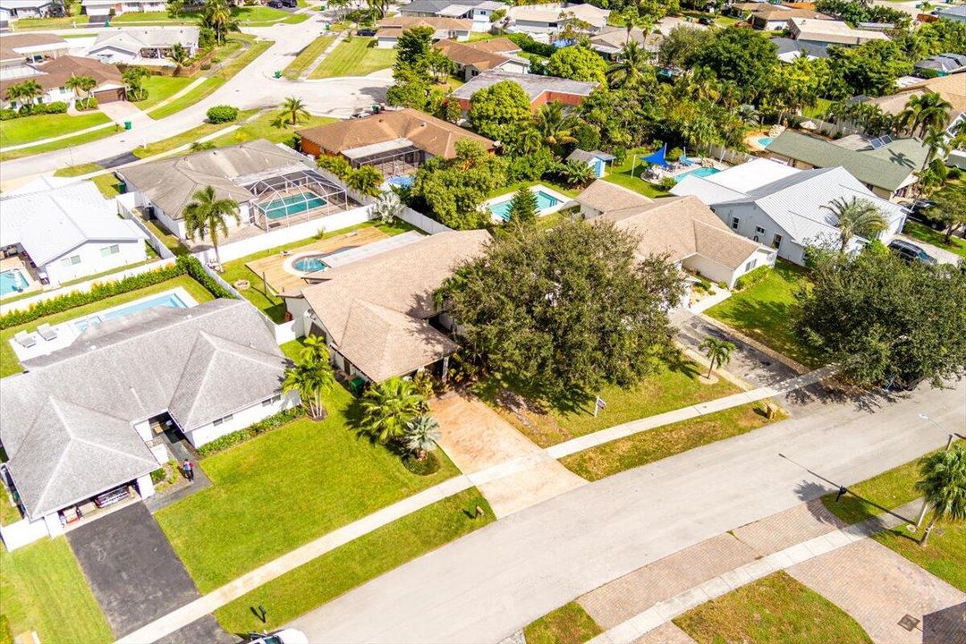 Active With Contract: $695,494 (3 beds, 2 baths, 1960 Square Feet)