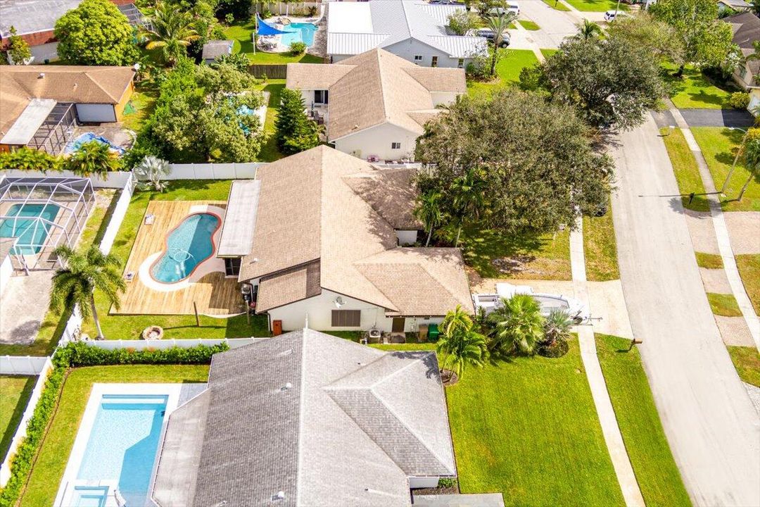 Active With Contract: $695,494 (3 beds, 2 baths, 1960 Square Feet)