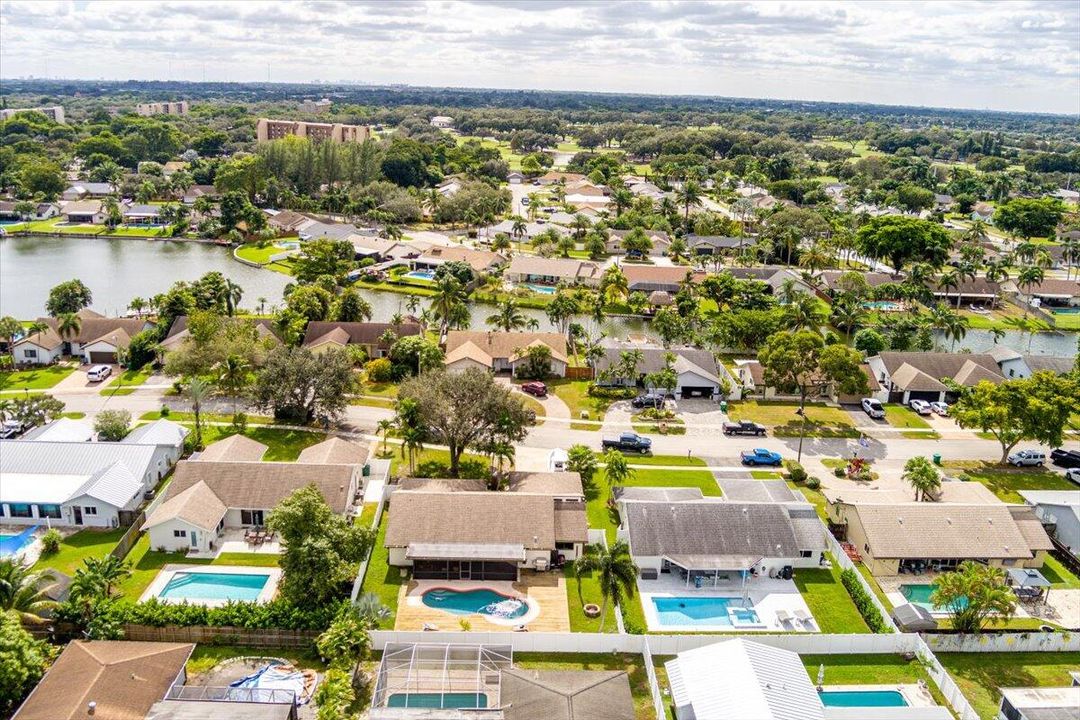 Active With Contract: $695,494 (3 beds, 2 baths, 1960 Square Feet)