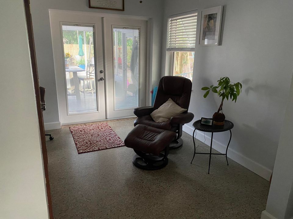 待售: $699,000 (3 贝兹, 2 浴室, 2035 平方英尺)