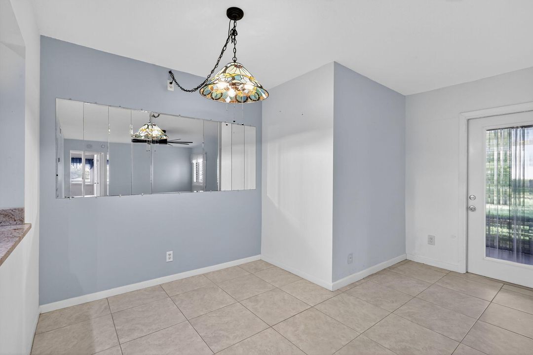 待售: $184,900 (2 贝兹, 2 浴室, 924 平方英尺)