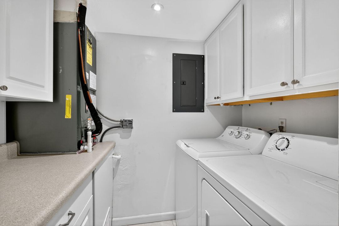 待售: $184,900 (2 贝兹, 2 浴室, 924 平方英尺)