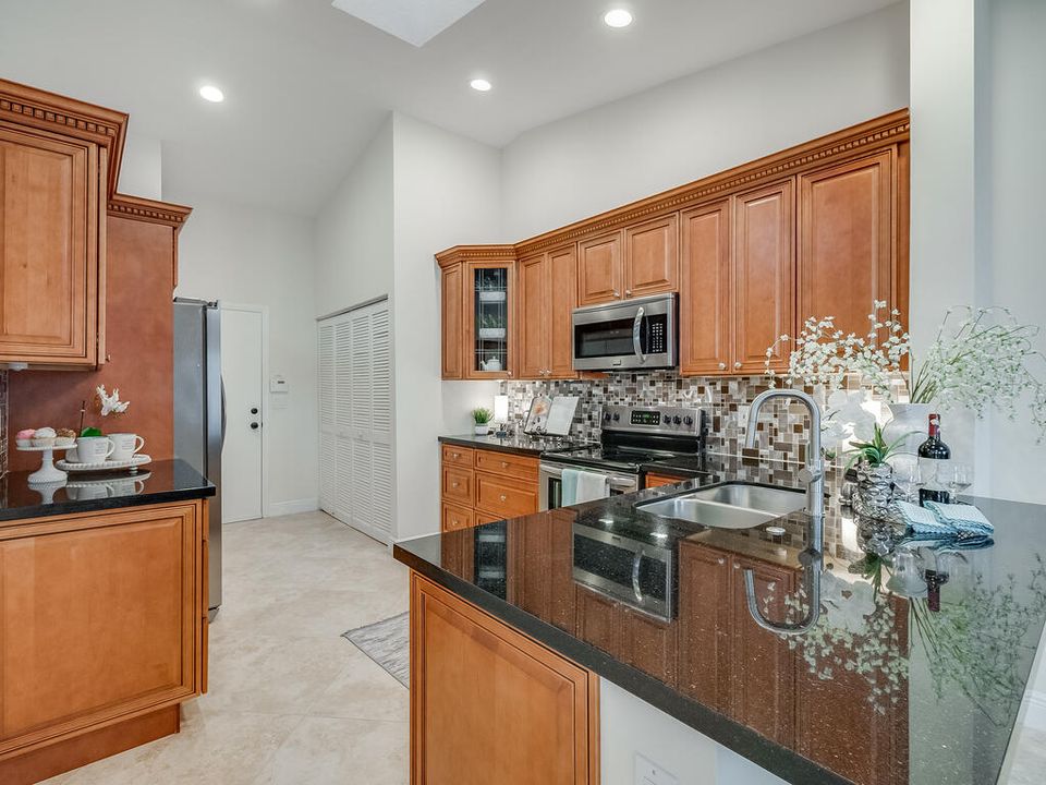 Active With Contract: $369,000 (2 beds, 2 baths, 1700 Square Feet)