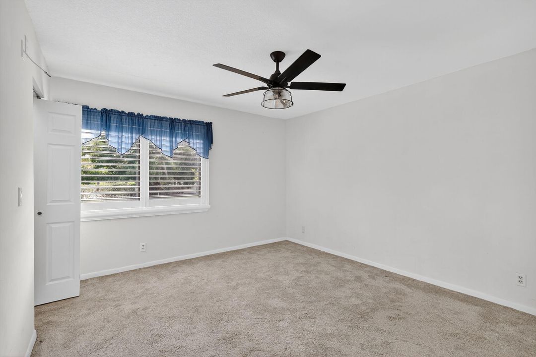 待售: $184,900 (2 贝兹, 2 浴室, 924 平方英尺)