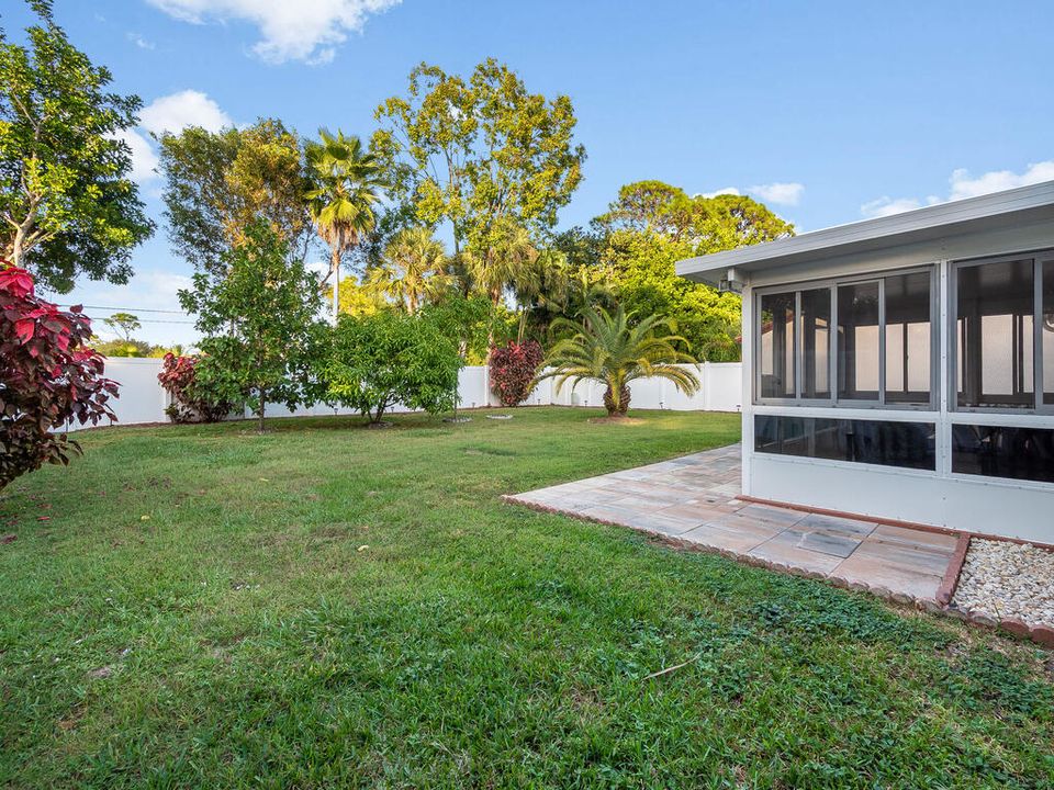 Active With Contract: $369,000 (2 beds, 2 baths, 1700 Square Feet)