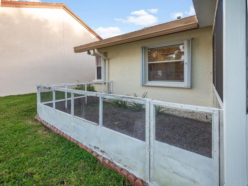 Active With Contract: $369,000 (2 beds, 2 baths, 1700 Square Feet)