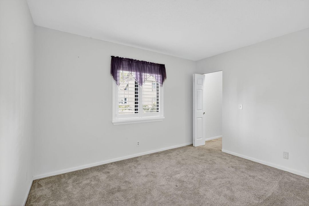 待售: $184,900 (2 贝兹, 2 浴室, 924 平方英尺)