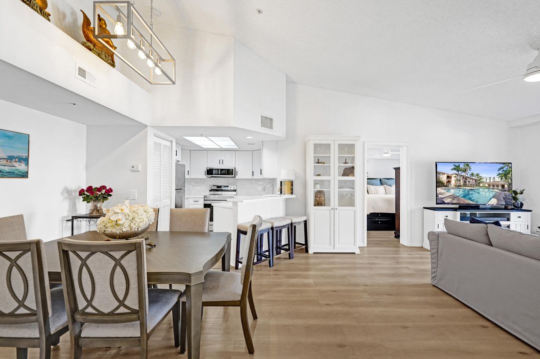 For Sale: $389,900 (2 beds, 2 baths, 1054 Square Feet)