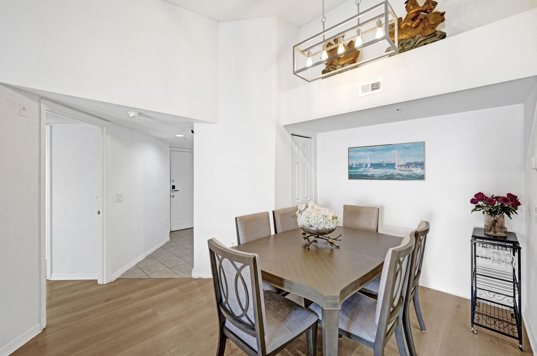 For Sale: $389,900 (2 beds, 2 baths, 1054 Square Feet)