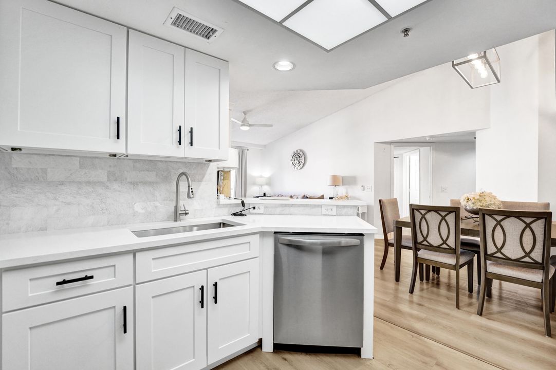 For Sale: $389,900 (2 beds, 2 baths, 1054 Square Feet)