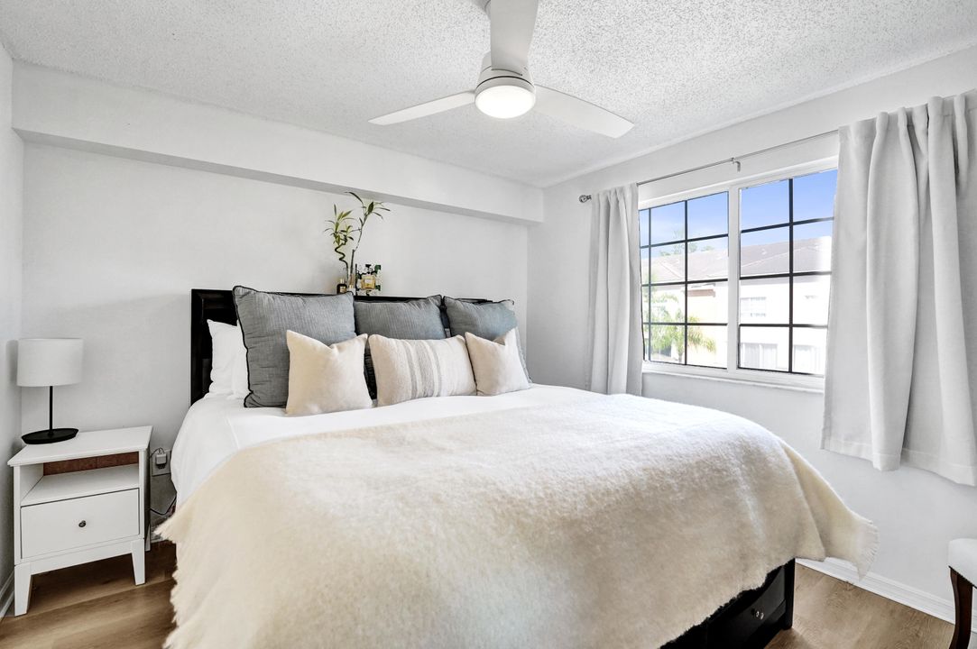 For Sale: $389,900 (2 beds, 2 baths, 1054 Square Feet)