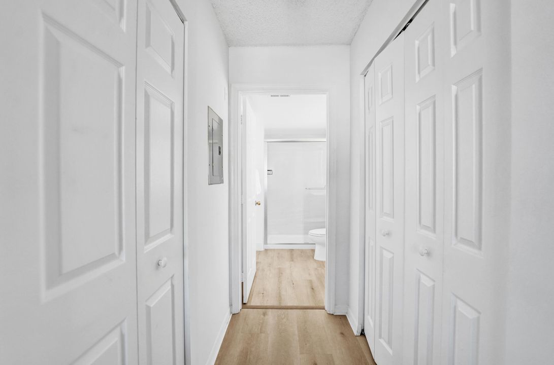 For Sale: $389,900 (2 beds, 2 baths, 1054 Square Feet)