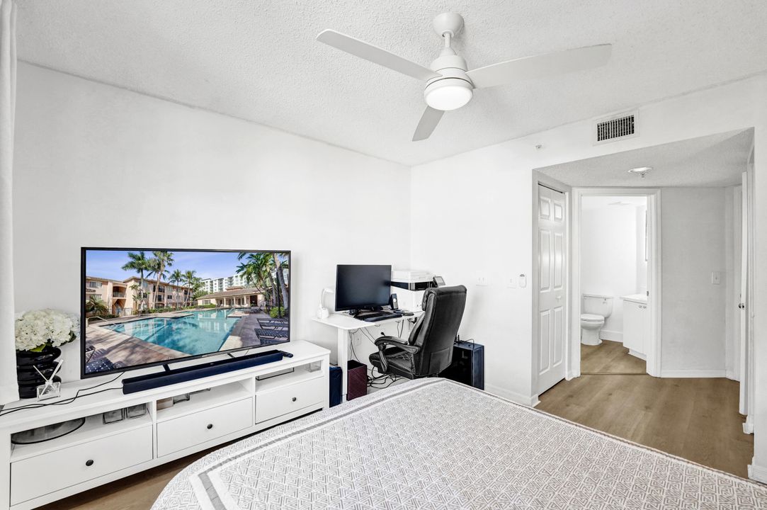 For Sale: $389,900 (2 beds, 2 baths, 1054 Square Feet)