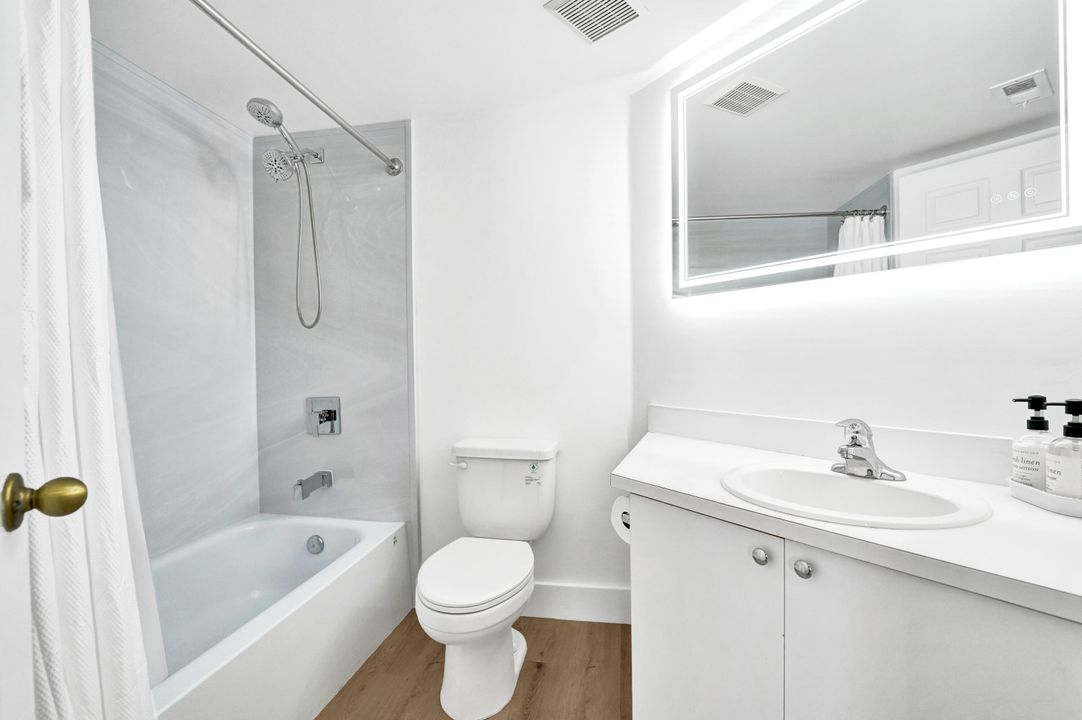 For Sale: $389,900 (2 beds, 2 baths, 1054 Square Feet)