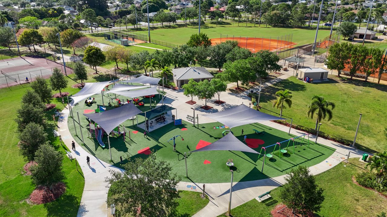 Active With Contract: $345,000 (3 beds, 2 baths, 1196 Square Feet)