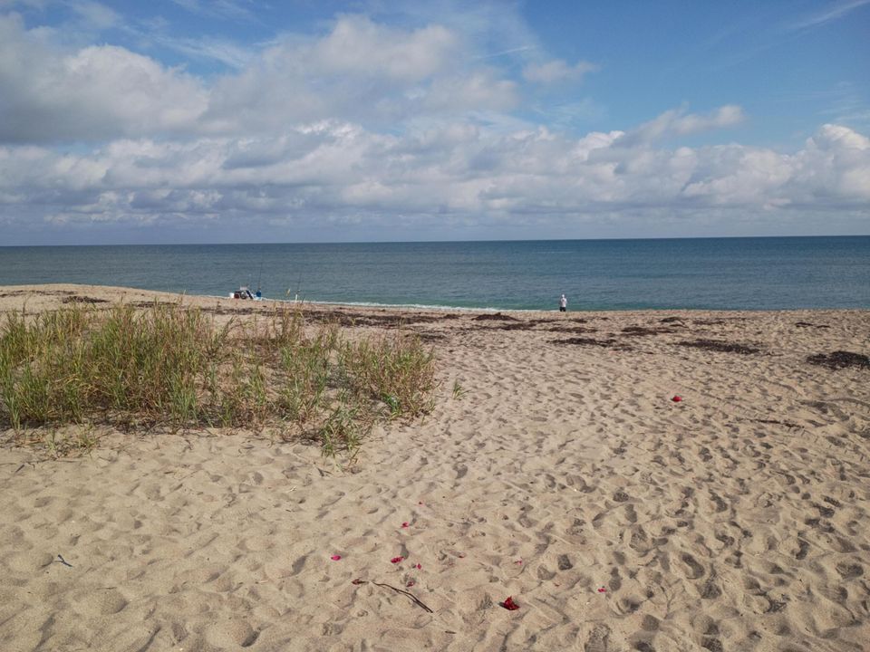 For Sale: $128,000 (1 beds, 1 baths, 418 Square Feet)