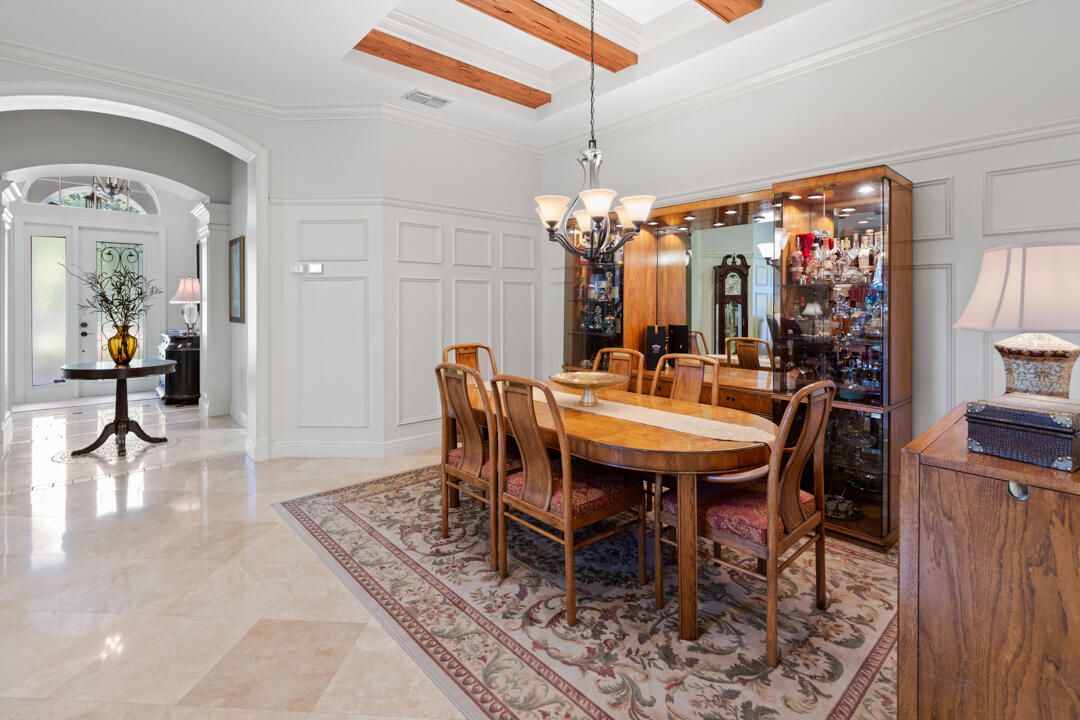 Под контрактом: $879,000 (3 спален, 2 ванн, 2214 Квадратных фут)