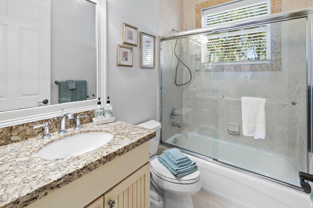 Под контрактом: $879,000 (3 спален, 2 ванн, 2214 Квадратных фут)