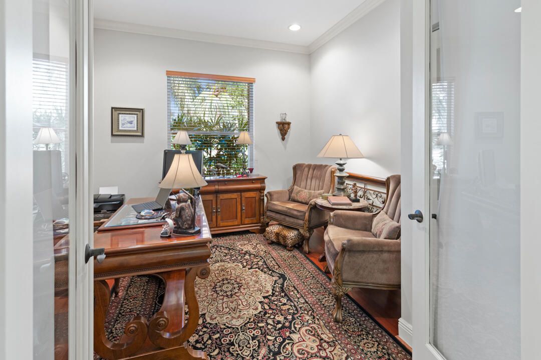 Под контрактом: $879,000 (3 спален, 2 ванн, 2214 Квадратных фут)