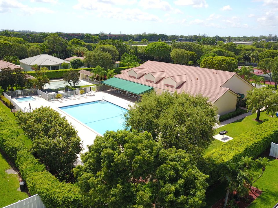 Active With Contract: $369,000 (2 beds, 2 baths, 1700 Square Feet)