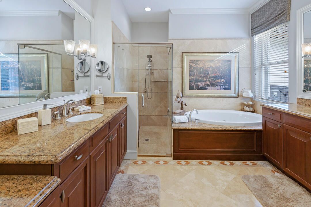 Под контрактом: $879,000 (3 спален, 2 ванн, 2214 Квадратных фут)