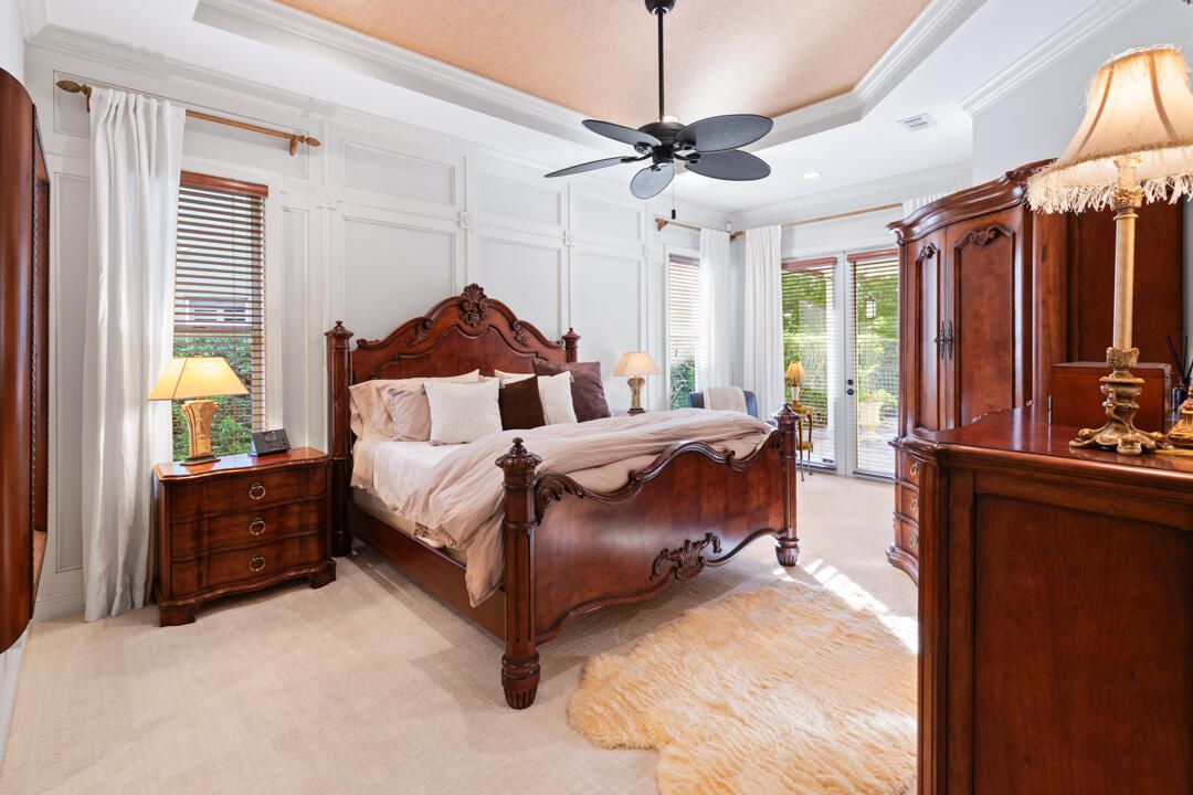 Под контрактом: $879,000 (3 спален, 2 ванн, 2214 Квадратных фут)