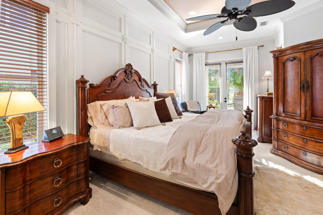 Под контрактом: $879,000 (3 спален, 2 ванн, 2214 Квадратных фут)