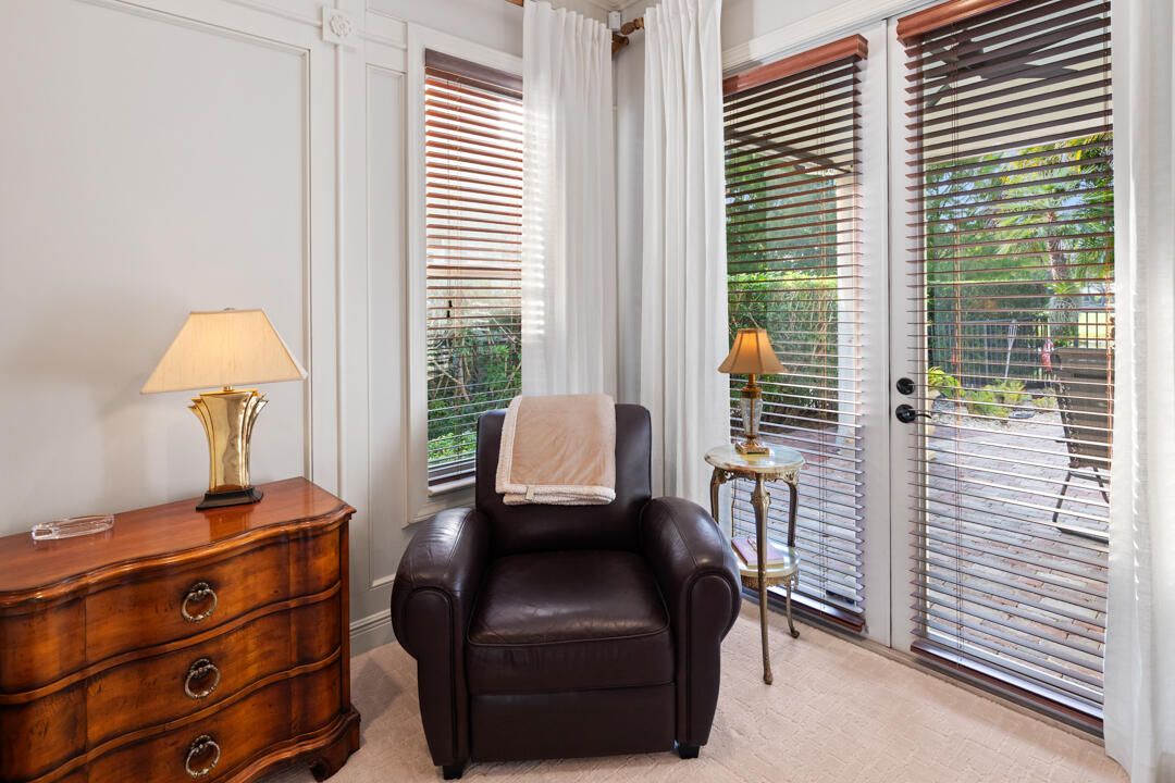 Под контрактом: $879,000 (3 спален, 2 ванн, 2214 Квадратных фут)