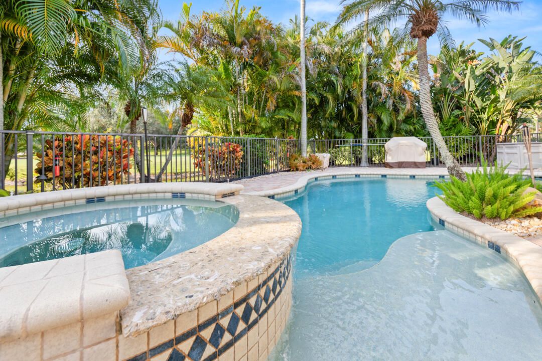 Под контрактом: $879,000 (3 спален, 2 ванн, 2214 Квадратных фут)