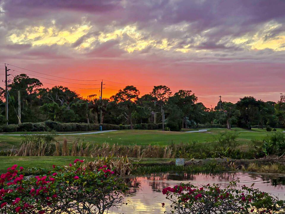 Под контрактом: $879,000 (3 спален, 2 ванн, 2214 Квадратных фут)