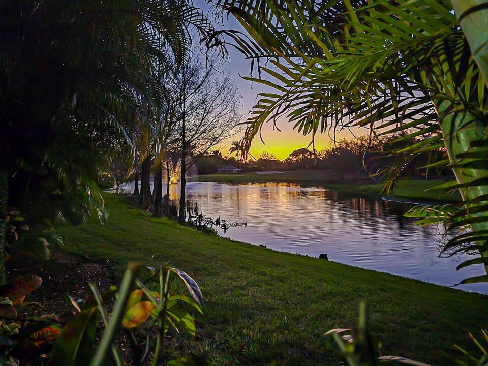 Под контрактом: $879,000 (3 спален, 2 ванн, 2214 Квадратных фут)