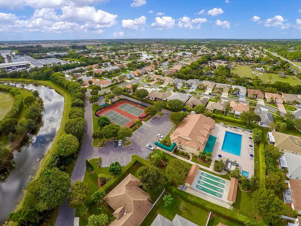 Active With Contract: $369,000 (2 beds, 2 baths, 1700 Square Feet)