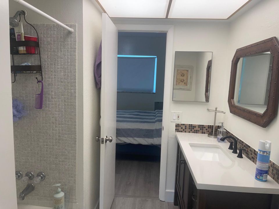 待售: $159,000 (2 贝兹, 1 浴室, 729 平方英尺)