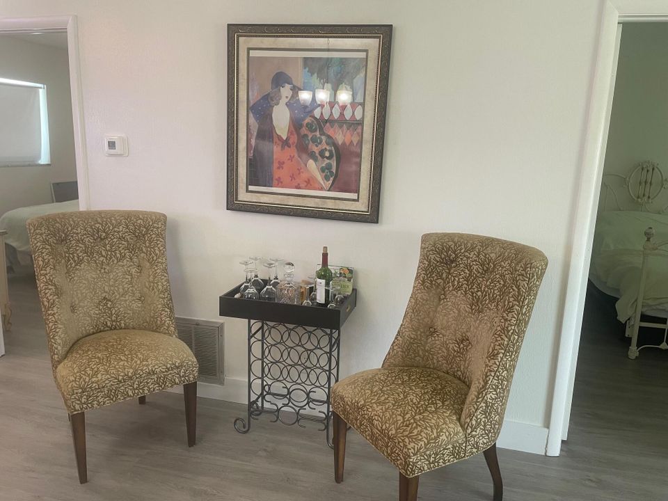 待售: $159,000 (2 贝兹, 1 浴室, 729 平方英尺)